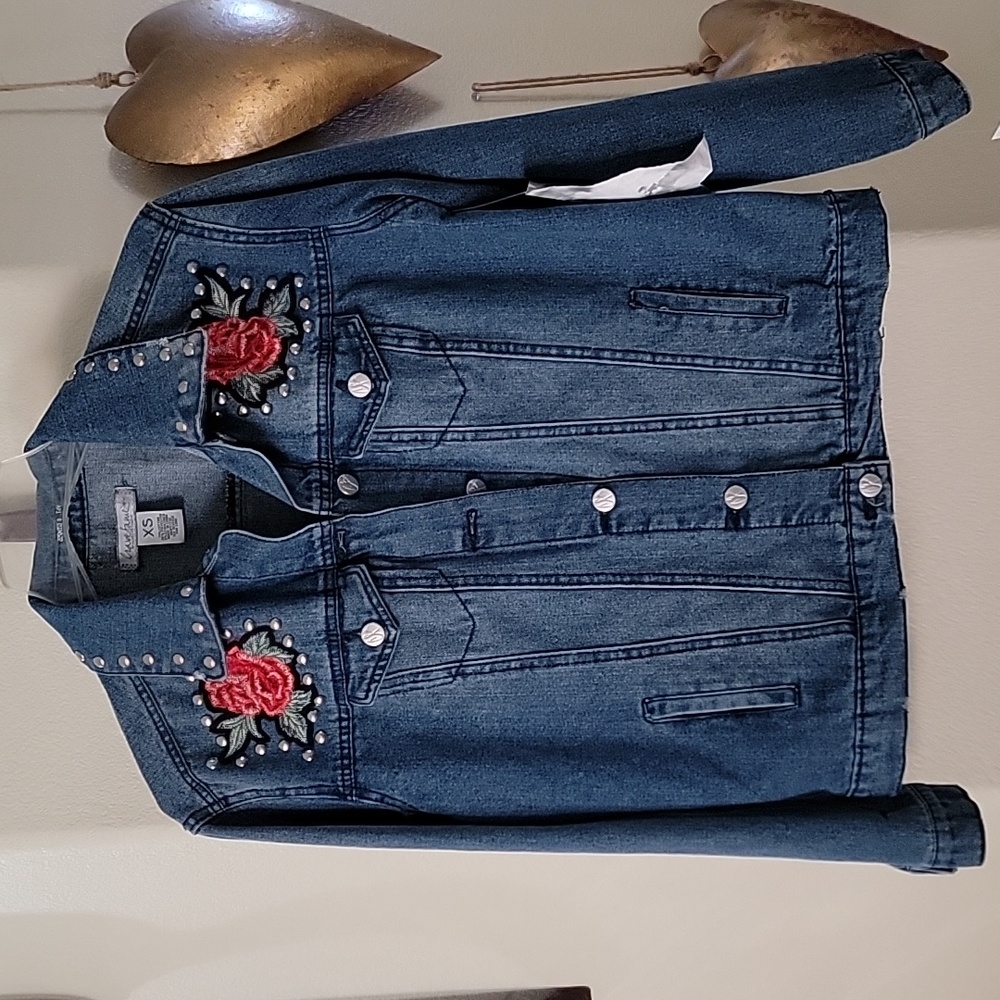 Crave Fame by Almost Famous Rose and Stud Denim Distressed Jean Jacket sz XS NWT